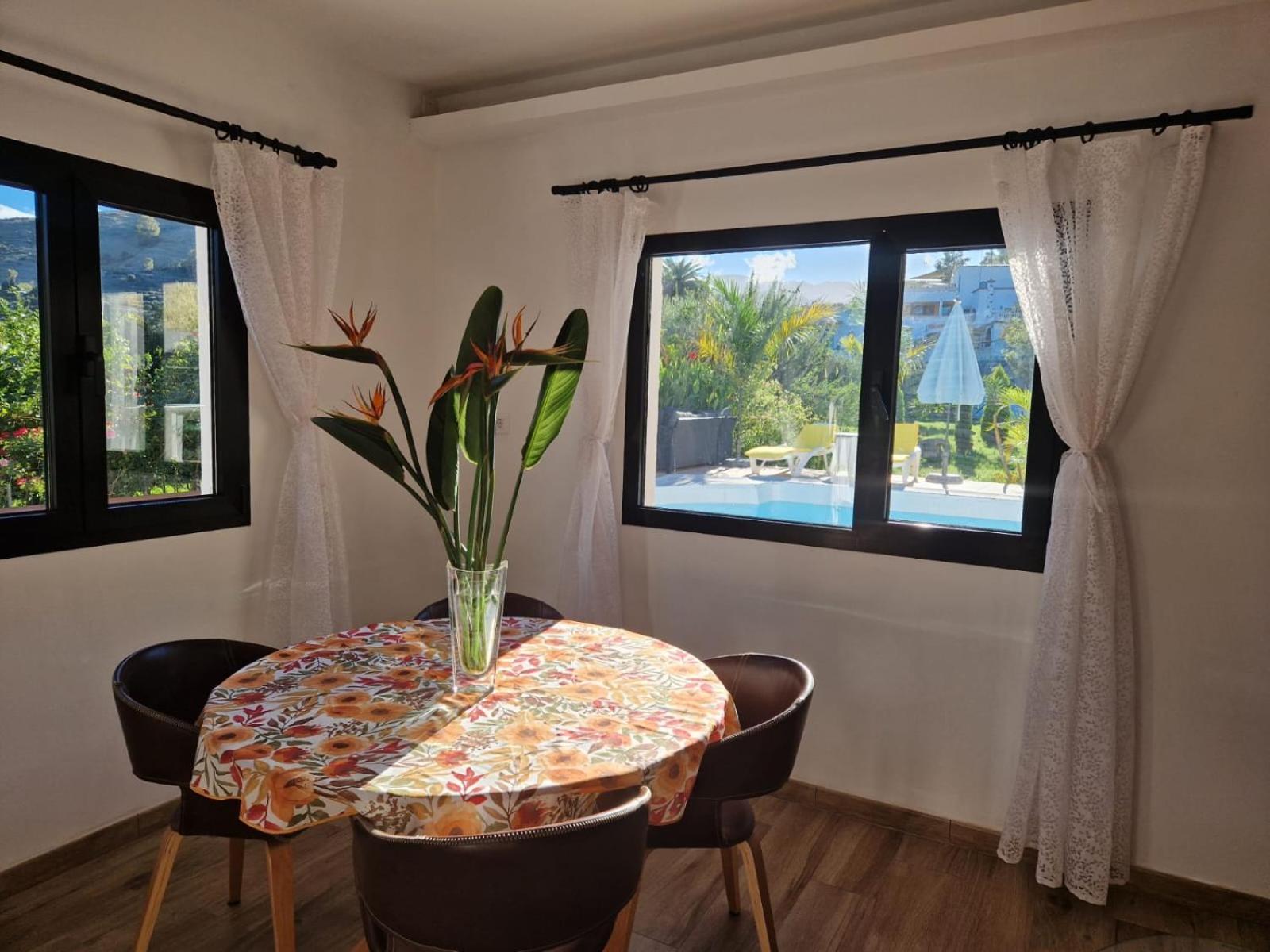Casa Con Piscina, High-Speed Wi-Fi Y Vistas Villa Santa Brigida  Ngoại thất bức ảnh